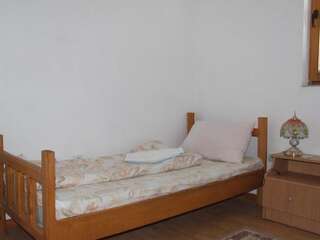 Гостевой дом Šćekić Accommodation Жабляк Трехместный номер с основными удобствами и общей ванной комнатой-5